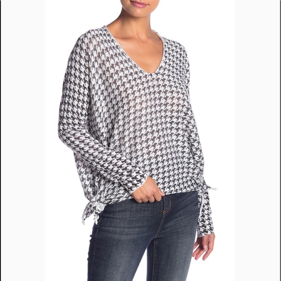 Modern Designer Checkered Knot Tie Sweater. Medium - Picture 2 of 8